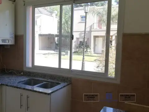 Casa en Alquiler en Casas Del Parque, USD 950