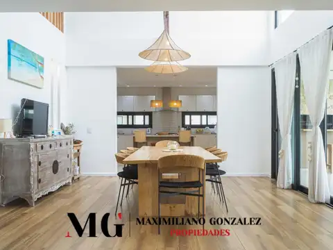 Casa 5 ambientes con 4 baños