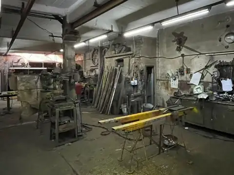 Galpon en Venta 23  mts Fondo