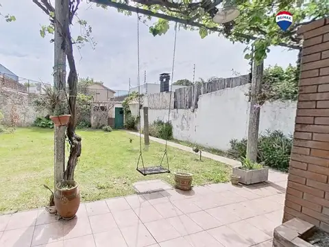 VENTA CASA 4 AMB CASTELAR A RECICLAR LOTE PROPIO