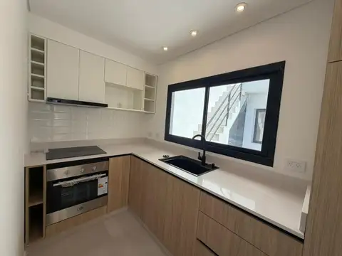 Depto Tipo Casa 3 ambientes con 2 baños