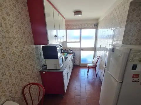 Departamento 3 ambientes lateral con balcon,super luminoso muy buen estado,  losa radiante