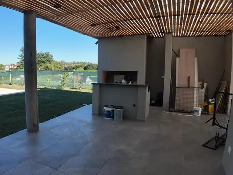 Casa 4 ambientes con 3 baños