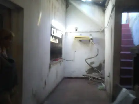 Solida propiedad sobre lote de 300 mtrs.2 a metros de Gral. Paz