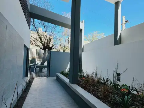 Hipólito Yrigoyen 700