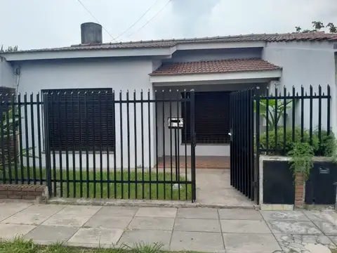 Depto Tipo Casa en Venta en Ramos Mejia, USD 105.000