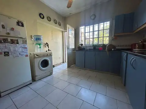 Casa de 2 Plantas con Jardín en Venta en Villa Adelina