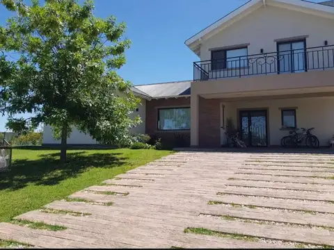 VENTA DE CASA EN BARRIO CRUZ DEL SUR SAN VICENTE