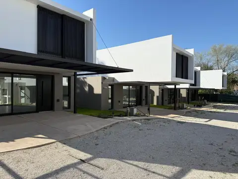 Housing La Escondida - Raul Rina al 8400