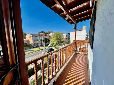 Casa 12 ambientes con 4 baños