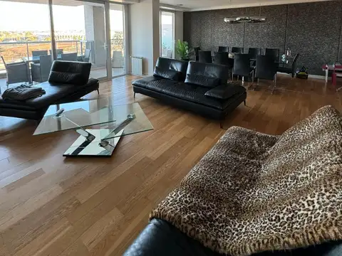 EXCLUSIVO PENTHOUSE EN CHATEAU VILLAGE