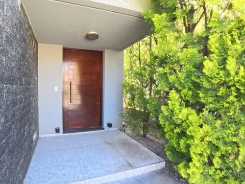 Casa en Alquiler en Funes, $ 2.000.000