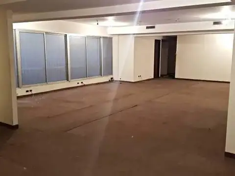 Oficina en Alquiler con 1 cochera