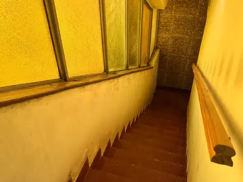 Salón comercial y vivienda a metros de Av 25 de Mayo!