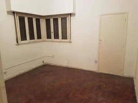 Excelente Casa P.H. P.Baja al fte., living comedor, cocina , comed. diario, baño, 2 dormts., patio, lavadero, cuartito