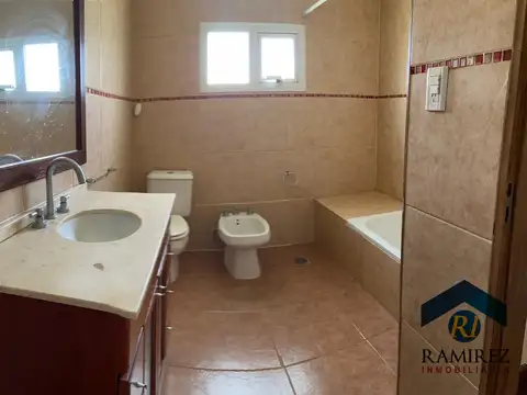 CASA EN VENTA DE 3 DORMITORIOS -   Rio Gallegos - Luis Núñez Nº1.540