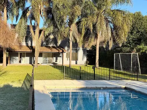EL PORTILLO- Pilar Casa en VENTA 6 AMBIENTES CON GALERIA, JARDIN Y PILETA 4 cocheras