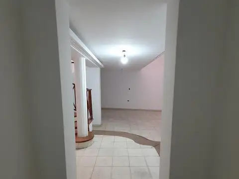 Casa 6 ambientes con 2 baños