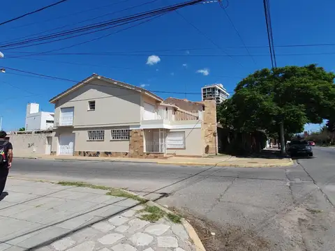 VENTA Casa 3 dormitorios. República del Libano N°201
