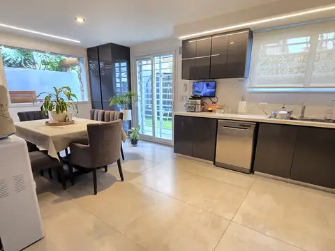 Casa 5 ambientes con 4 baños