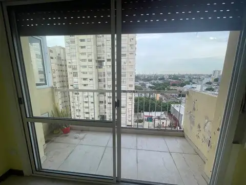 EXCELENTE DEPARTAMENTO DE 3 AMBIENTES CON BALCÓN