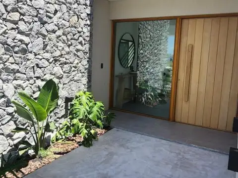 Casa al agua  en venta/alquiler Barrio Costas , Puertos del Lago