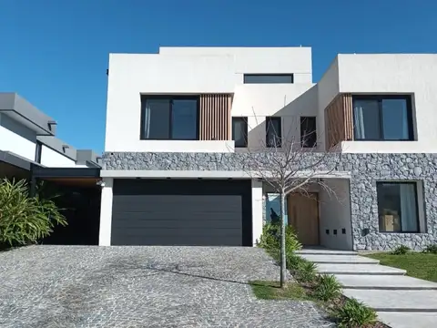 Venta - Alquiler - Casa - Costas - Puertos del Lago - 7 ambientes - 483 metros al agua