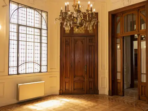 Oficina 11 ambientes con 4 baños