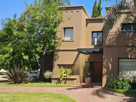 Casa en Venta con 4 cocheras