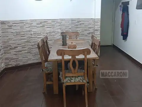Depto Tipo Casa 5 ambientes con 2 baños