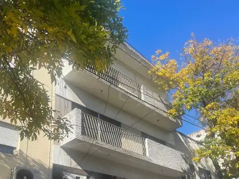EDIFICIO EN BLOCK CON LOCAL Y VIVIENDA MULTIFAMILIAR 3 DEPARTAMENTOS