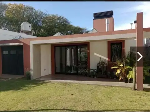 Terreno con construcción de Casa de diseño