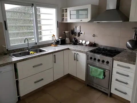 Casa en Venta con 3 cocheras