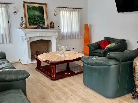 Casa en Venta con 3 cocheras