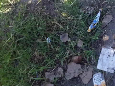 terreno en venta con 3 departamentos a refaccionar  Terreno 11 x 28 .= 308 M2 esquina.