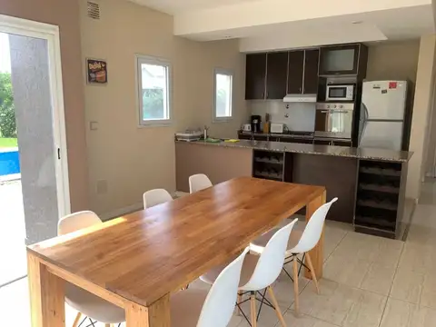 Casa 4 ambientes con 4 baños