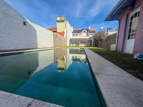 Casa en Venta con 2 cocheras