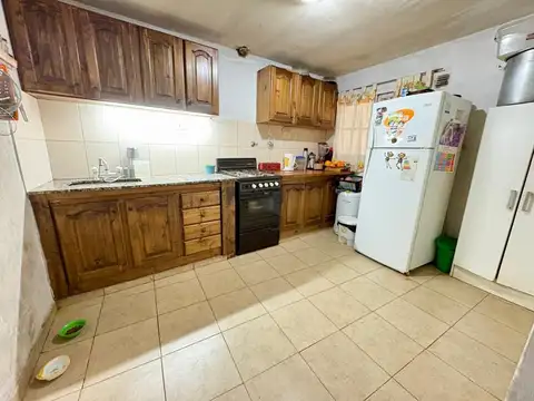 VENTA CASA 4 AMB CON COCHERA, JARDIN Y PARRILLA