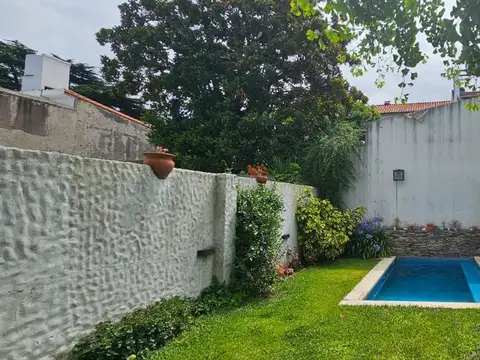 Apto Crédito-Amplio e impecable  dúplex 3 dorm, pileta jardí