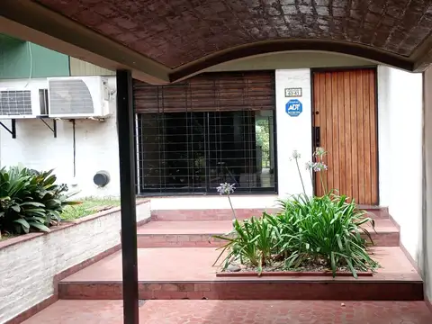 Depto Tipo Casa 4 ambientes con 2 baños