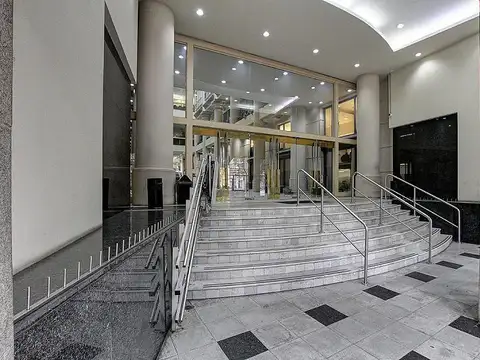 Oficina en Alquiler con 3 cocheras