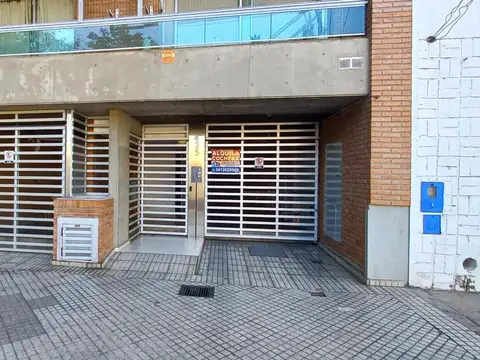 Cochera en alquiler, San Nicolás 435, seguridad.