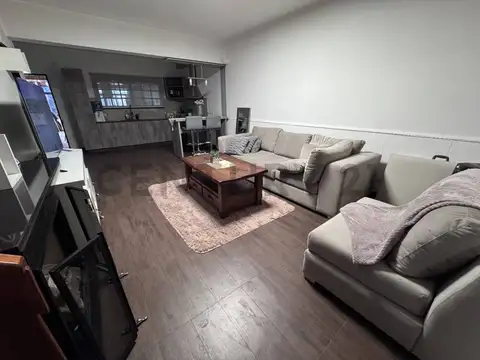 VENTA - CASA 3 AMBIENTES - QUINCHO - JARDIN - CASTELAR, MORON