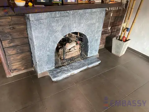 Casa 4 ambientes con 2 baños