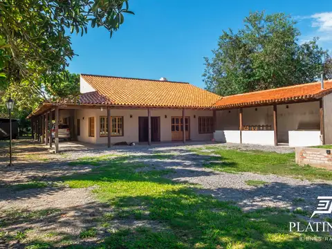 Casa 6 ambientes con 2 baños