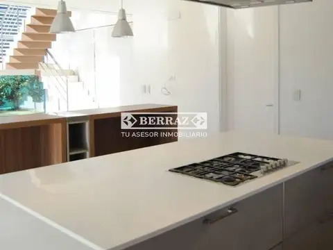 Casa en venta 4 ambientes en barrio Ayres Plaza lote de 608 m2