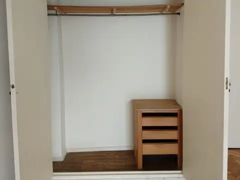 ALQUILO MONOAMBIENTE EN VILLA CRESPO FRENTE AL PARQUE CENTENARIO. TODO AIRE Y LUZ . AV. ÁNGEL GALLARDO AL 300