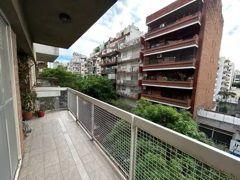 Semi piso 3 ambientes + dependencia, espacio guarda coche y baulera en venta en Caballito