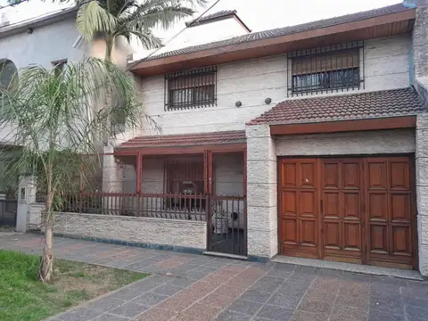 En Venta en Martin Coronado Hermoso Chalet en Dos Plantas F: 9734