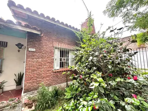 CASA EN VENTA CON PARQUE EN LOS POLVORINES